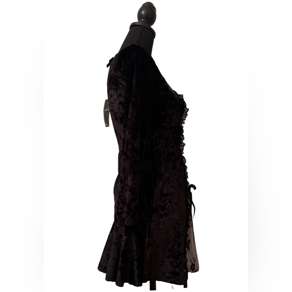 THE GRAVE GIRLS Gothic Elegant Vampire Velvet Long Sleeve Mini Halloween Dress - Picture 4 of 5